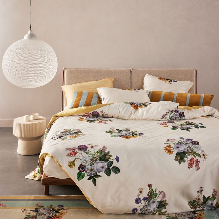 LAURINE_VANILLA_MINTE_YELLOW_STRAW_NINO_OCHRE_CUSHION_50x50_ISOLE_OCHRE_CUSHION_40x90_LAURINE_VANILLA_CARPET_SFEER_02